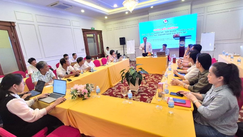 Khánh Hòa:  Bồi dưỡng kĩ năng số và ứng dụng AI cho 30 nhà báo, phóng viên - ảnh 1