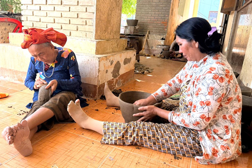 Khánh Hòa: Gấp rút số hóa di sản chào đón ngày hội văn hóa dân tộc Chăm - ảnh 2