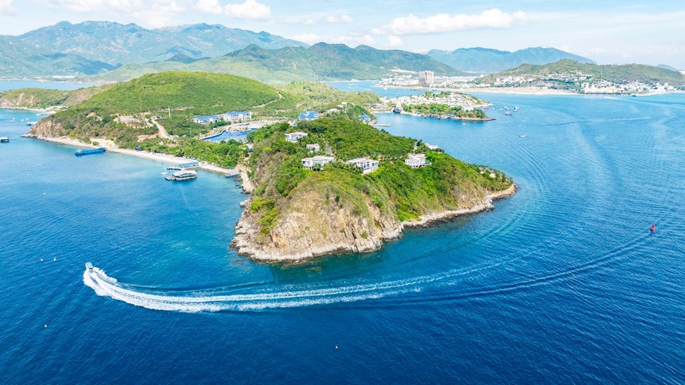 Kỳ thú Thủy cung Trí Nguyên trên vịnh Nha Trang - ảnh 1