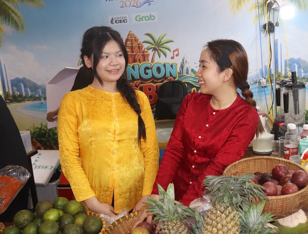 Khánh Hòa: Hàng nghìn du khách đội mưa thưởng thức ẩm thực 3 miền Bắc, Trung Nam - ảnh 7