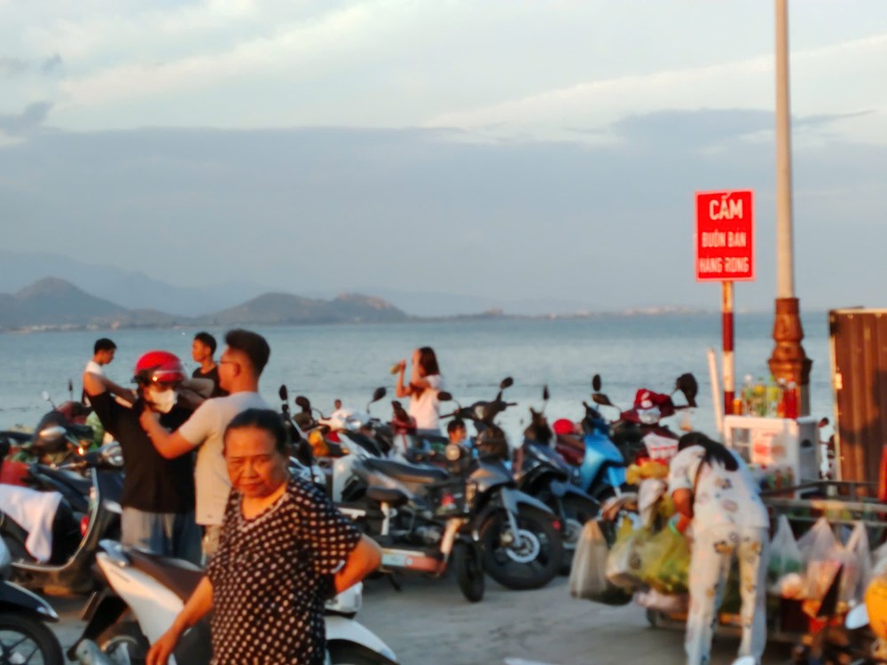 Khánh Hòa: Bãi biển giáp ranh Ninh Chử - Đông Hải bị ô nhiễm bởi tiếng ồn và rác thải - ảnh 2