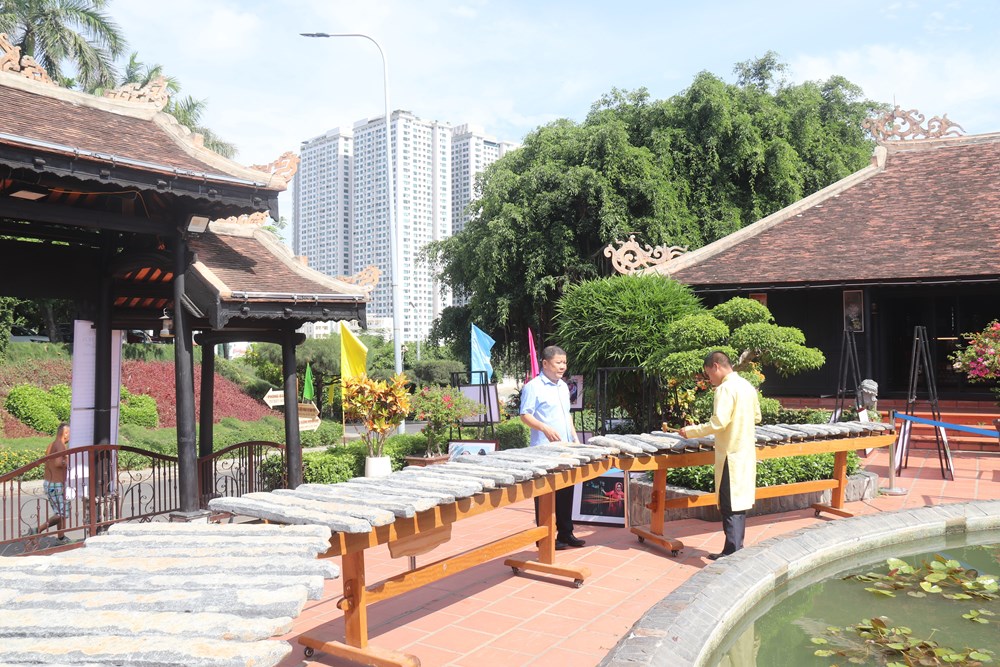 Khám phá bộ đàn đá 54 thanh độc đáo tại Danh thắng quốc gia Hòn Chồng - Hòn Đỏ - ảnh 2