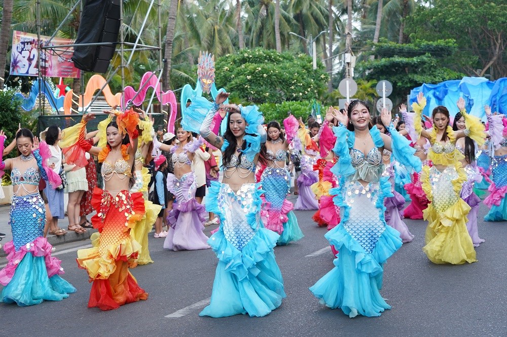 1.500 nghệ sĩ và dàn hoa hậu bùng nổ tại Carnival Festival Biển Khánh Hòa 2026 - ảnh 3