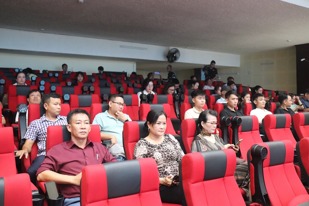 Khánh Hòa: Khai mạc lớp tập huấn kỹ năng dàn dựng nghệ thuật và tuyên truyền trực quan năm 2026 - ảnh 1