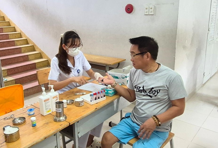 Khánh Hòa: Khám, chữa bệnh miễn phí cho người dân phường Nam Nha Trang - ảnh 4