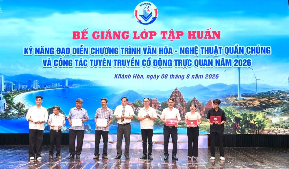 Khánh Hòa bế giảng lớp tập huấn đạo diễn chương trình văn hóa - nghệ thuật - ảnh 1