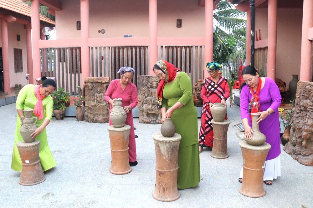 Khánh Hòa: Tổ chức Cuộc thi “Thiết kế sản phẩm gốm của người Chăm” - ảnh 1