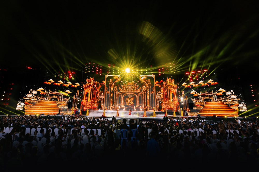 111 người đẹp quốc tế trình diễn trang phục dân tộc tại Nha Trang - ảnh 1