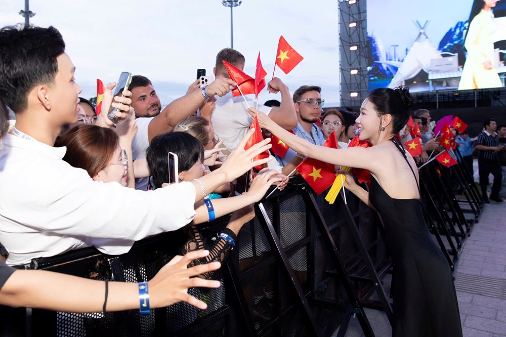 Chung kết Miss World 2026: Nha Trang bùng nổ không khí lễ hội, thu hút đông đảo du khách quốc tế - ảnh 7