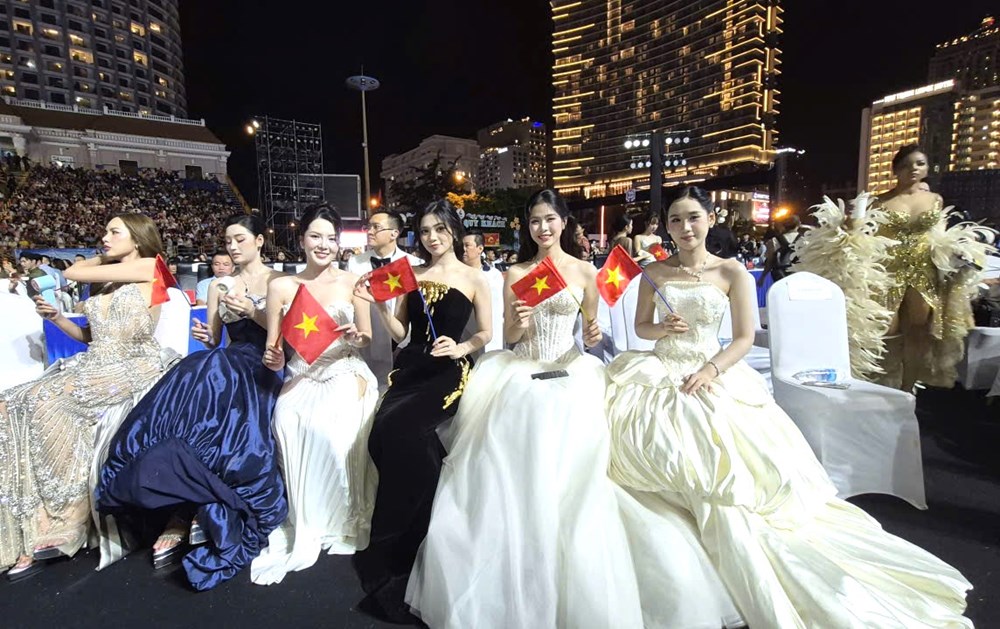 Chung kết Miss World 2026: Nha Trang bùng nổ không khí lễ hội, thu hút đông đảo du khách quốc tế - ảnh 9