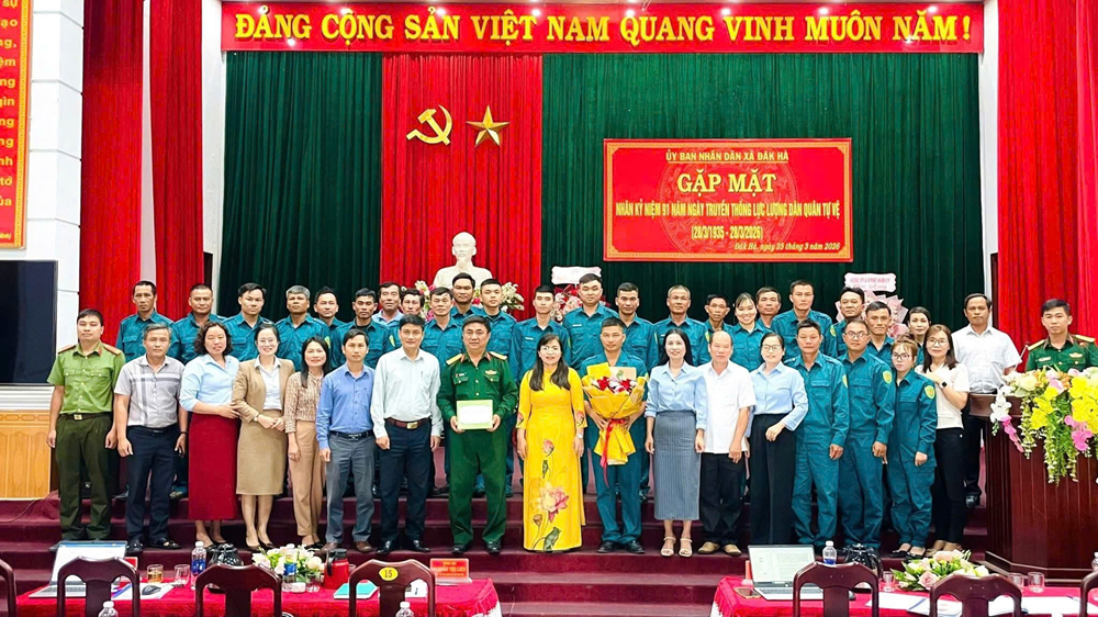 Trưởng thôn Hà Mòn 5 và “hạt nhân xanh” gieo niềm tin từ cơ sở - ảnh 5