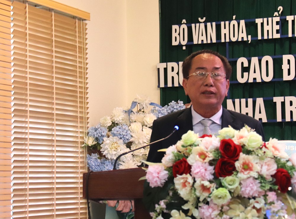 Ra mắt cuốn sách “Dấu chân người thầy” - ảnh 2