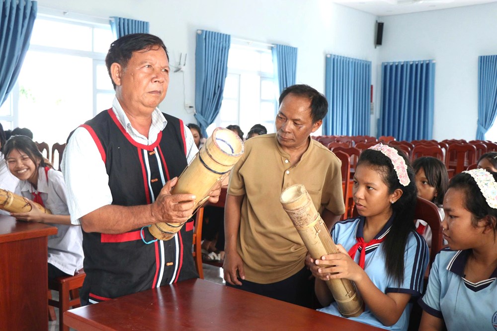 Để tiếng đàn Chapi còn ngân mãi - ảnh 1