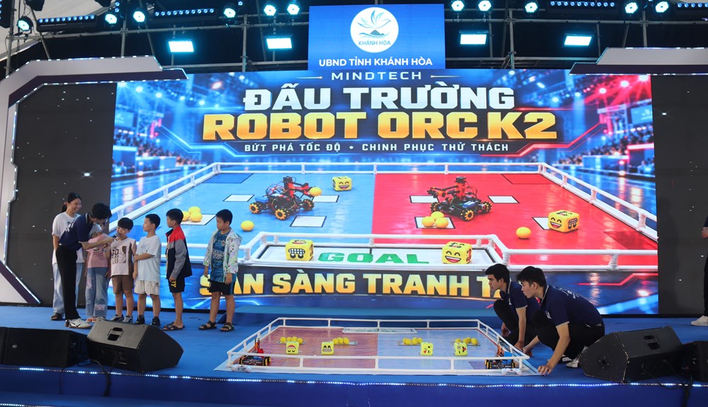 Học sinh khám phá Robotics trong Ngày hội Công nghệ số tỉnh Khánh Hòa - ảnh 1