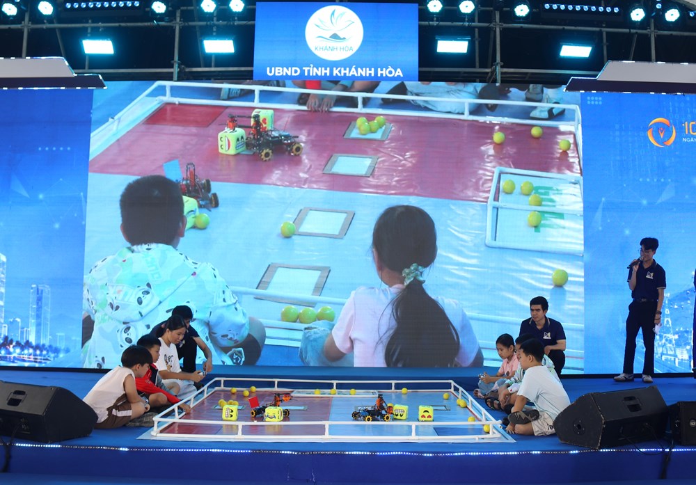 Học sinh khám phá Robotics trong Ngày hội Công nghệ số tỉnh Khánh Hòa - ảnh 3