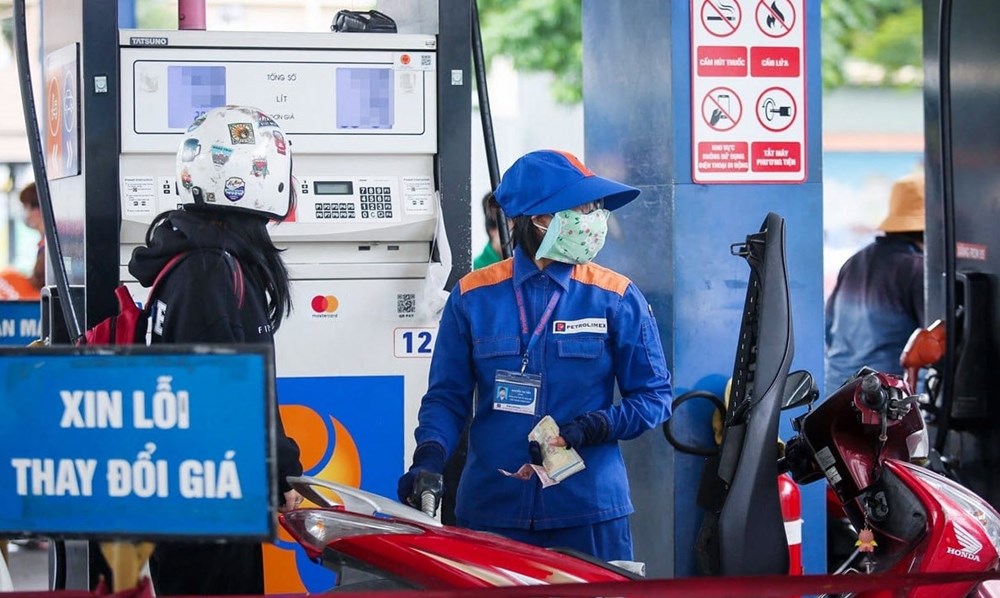 Giá xăng dầu hôm nay 3.9.2025: Brent giảm nhẹ, trong nước ổn định chờ đợt giảm nhẹ - ảnh 1