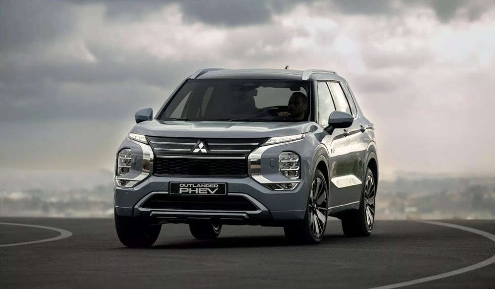 Giá xe Mitsubishi Outlander 2025: Bảng giá niêm yết và lăn bánh tháng 9 - ảnh 1