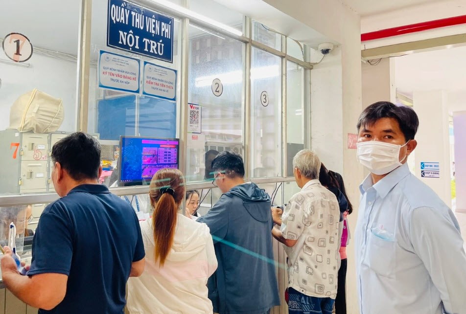 Miễn viện phí cơ bản từ 2030: Người dân được hưởng gì? - ảnh 1