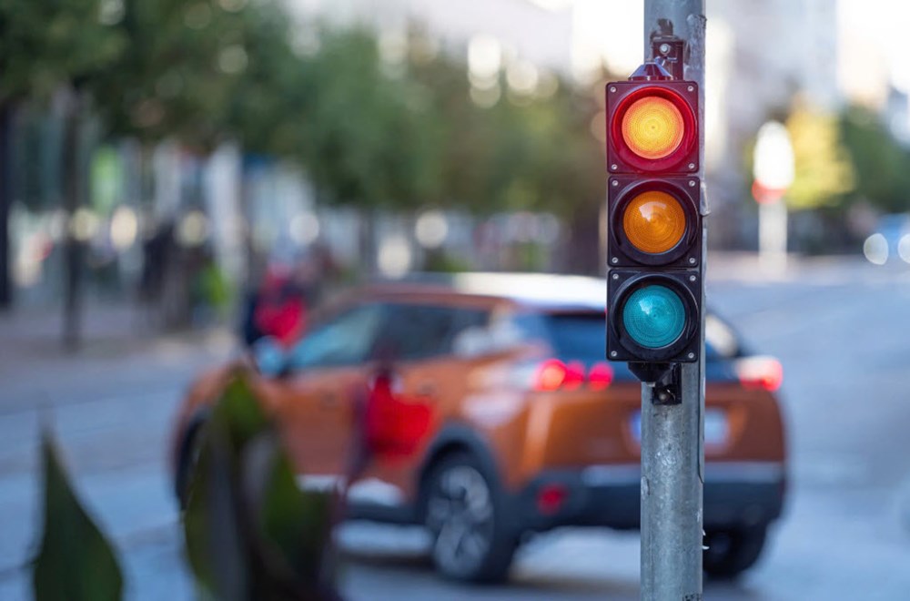 Quay đầu xe khi đèn đỏ 2025: Những mức phạt tài xế cần biết - ảnh 1