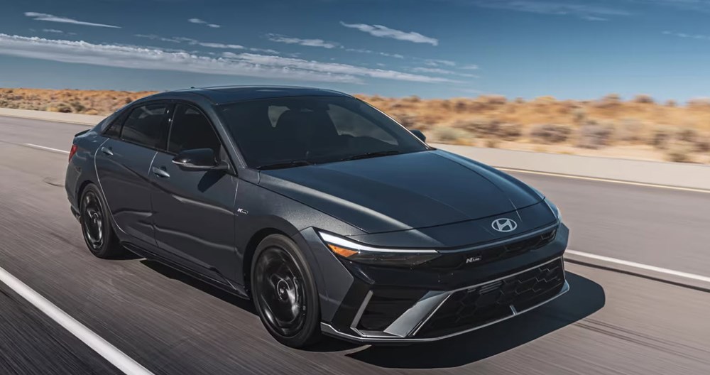 Hyundai Elantra 2025: Sedan hạng C giá tốt, nhiều ưu đãi tháng 10 - ảnh 1