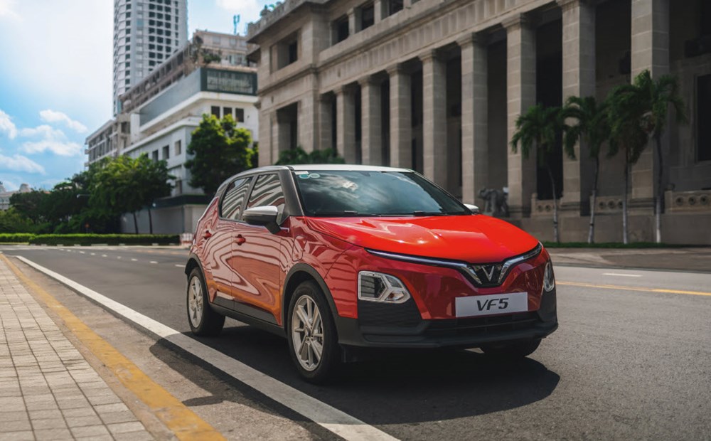 VinFast VF5 giảm giá kỷ lục, cạnh tranh mạnh mẽ trong phân khúc SUV điện mini - ảnh 1