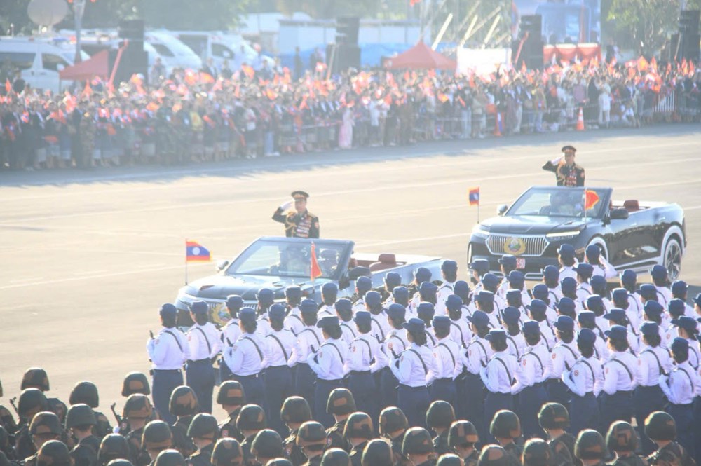VinFast VF 9 dẫn đầu đoàn diễu binh Quốc khánh Lào - ảnh 3