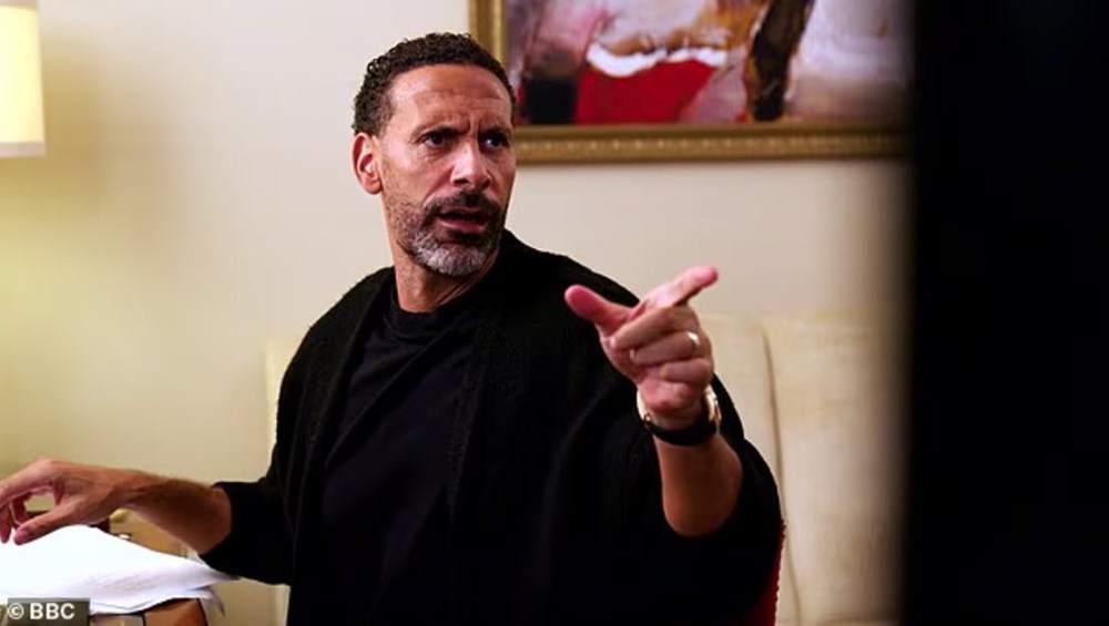 Cựu sao Man United bị chỉ trích vì diễn xuất quá lố tại lễ bốc thăm World Cup - ảnh 2