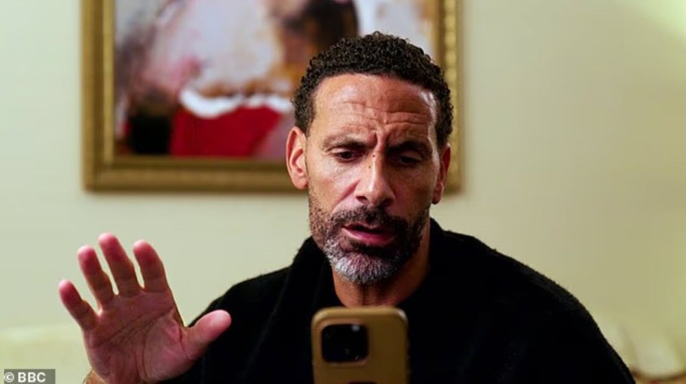 Cựu sao Man United bị chỉ trích vì diễn xuất quá lố tại lễ bốc thăm World Cup - ảnh 1