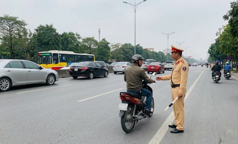 Xe máy đi vào làn ô tô phạt bao nhiêu theo luật mới nhất? - ảnh 1