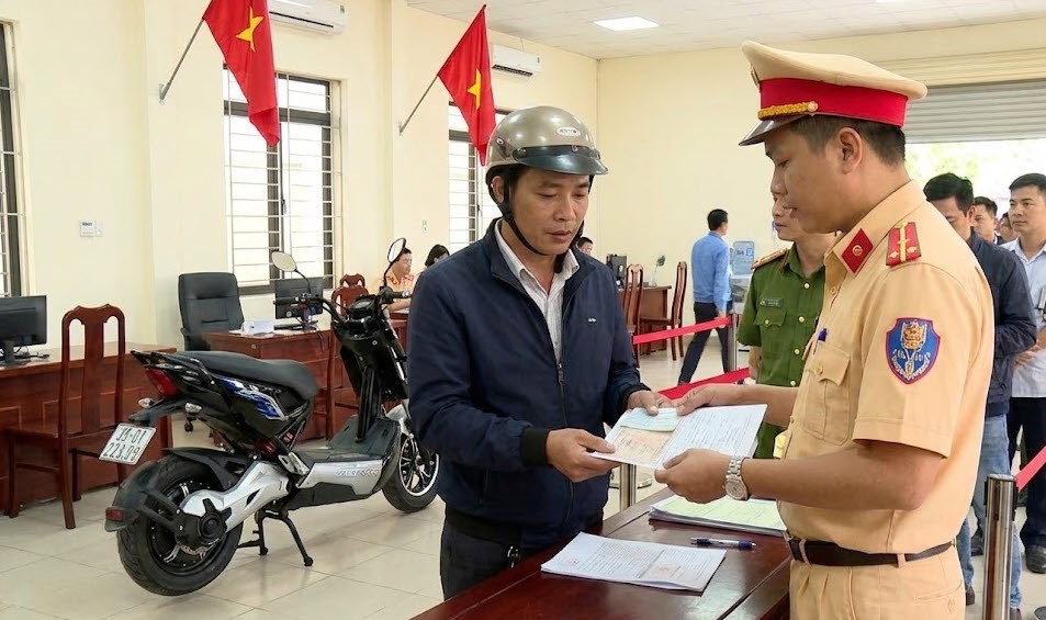 Xe máy điện có cần đăng ký biển số không? - ảnh 1