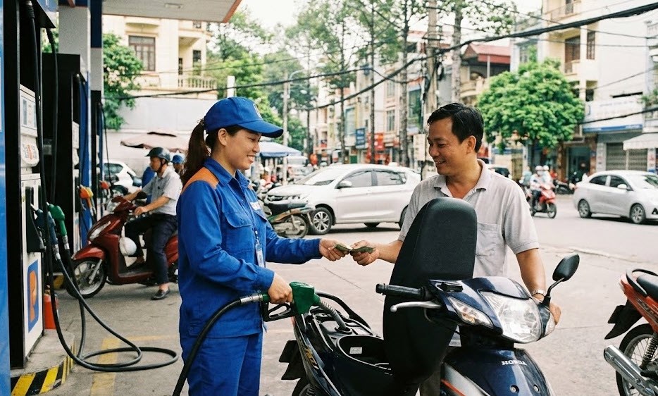 Giá xăng dầu hôm nay 14.12: Giữ ổn định sau đợt giảm - ảnh 1