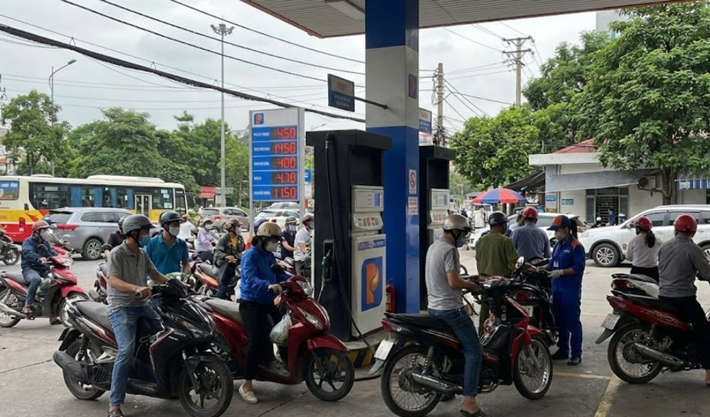 Giá xăng dầu hôm nay 17.12: Chờ tín hiệu mới từ thế giới - ảnh 1