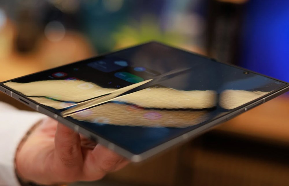 iPhone màn hình gập vẫn “mắc kẹt” với bài toán nếp gấp - ảnh 3
