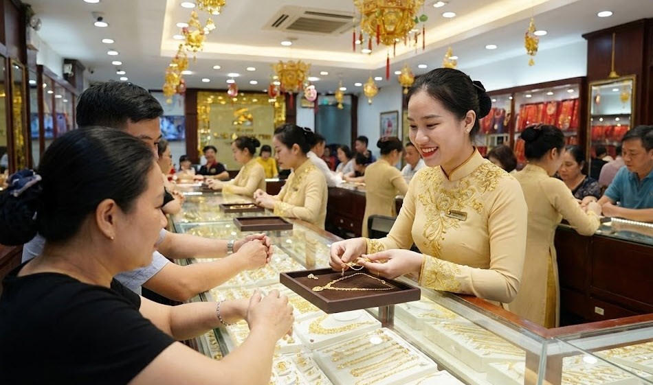 Giá vàng hôm nay 21.12: Vàng SJC giữ vùng cao - ảnh 1