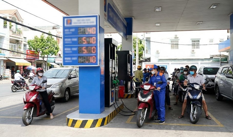 Giá xăng dầu hôm nay 23.12: Thế giới chưa bứt phá - ảnh 1