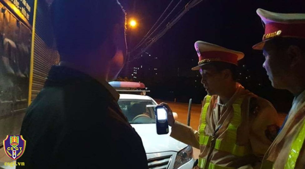 Xử lý 1.555 lái xe vi phạm nồng độ cồn trên toàn quốc trong đêm Noel - ảnh 2