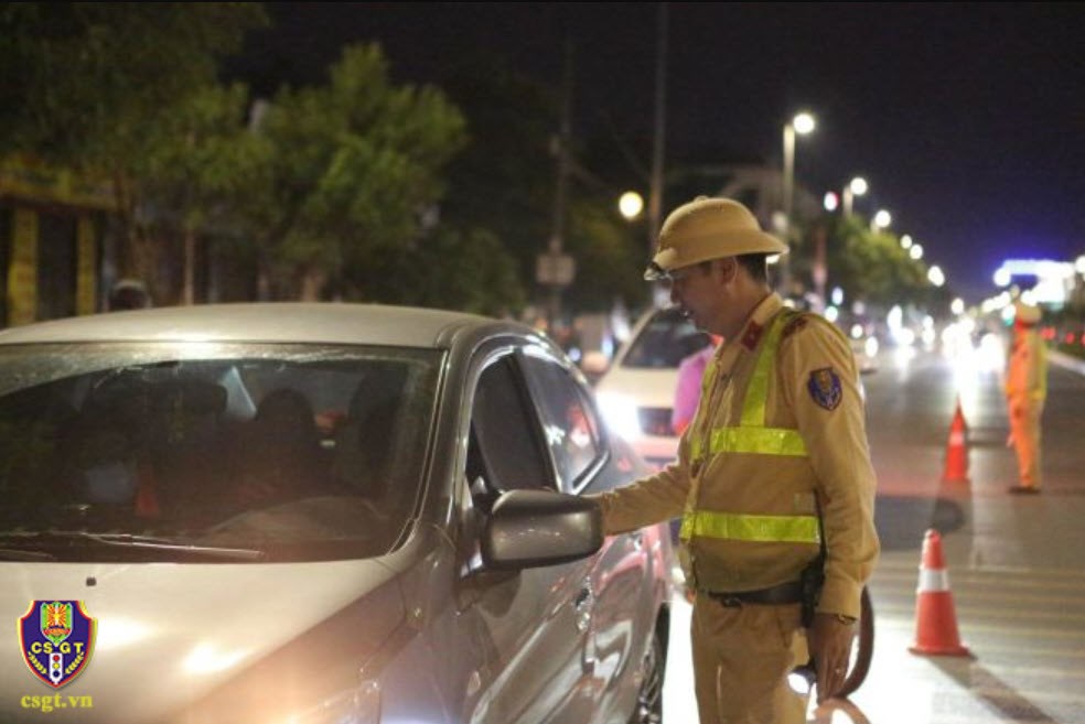 Xử lý 1.555 lái xe vi phạm nồng độ cồn trên toàn quốc trong đêm Noel - ảnh 1
