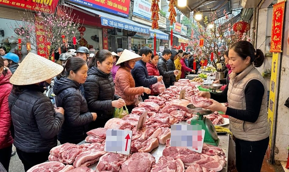 Giá heo hơi hôm nay 25.12: Tiếp tục lập mặt bằng cao mới - ảnh 1