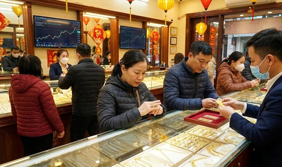 Giá vàng hôm nay 28.12: Vàng SJC giữ kỷ lục 159,7 triệu đồng/lượng - ảnh 1