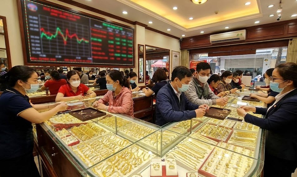 Giá vàng hôm nay 31.12: Vàng miếng giảm mạnh trước thềm năm mới - ảnh 1