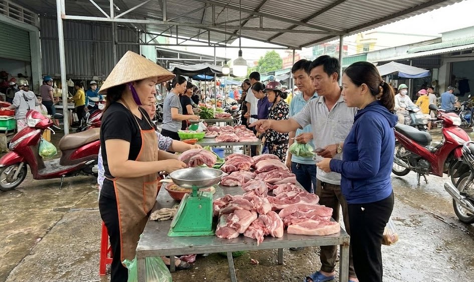 Giá heo hơi hôm nay 13.1: Neo cao trước Tết - ảnh 1