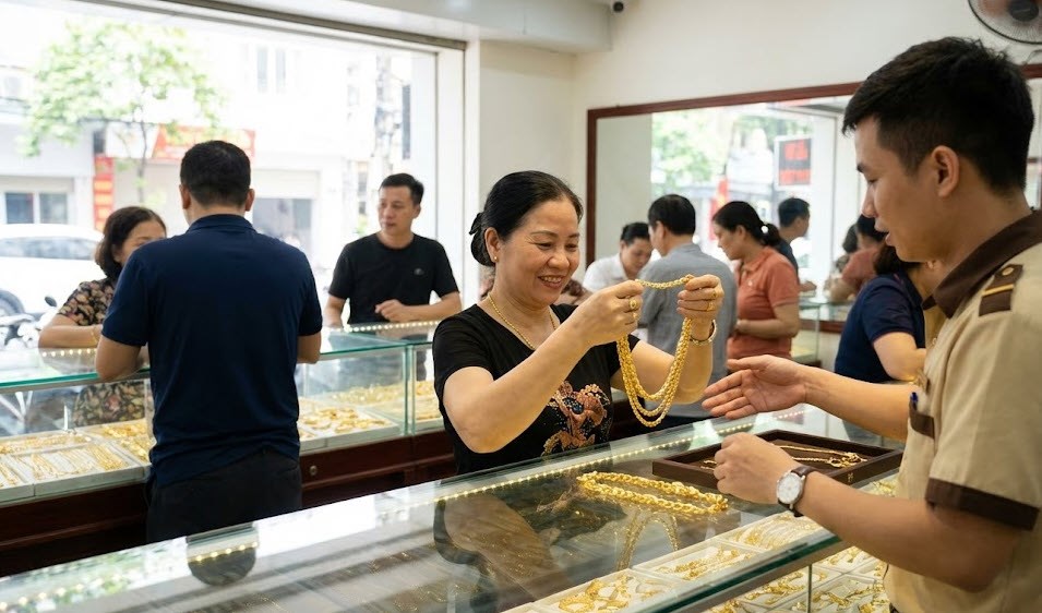 Vàng trong nước sáng 16.1 điều chỉnh nhẹ, vẫn ở vùng giá cao - ảnh 1