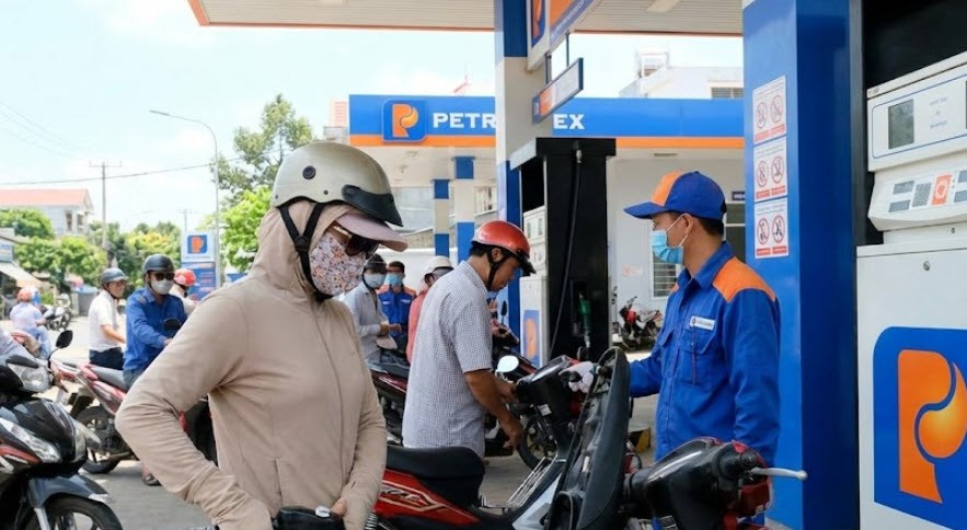 Giá xăng dầu hôm nay 27.1: Trong nước đứng giá, quốc tế vẫn ổn định - ảnh 1