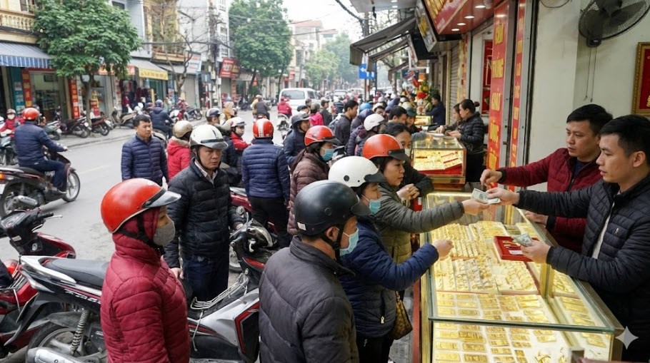 Giá vàng hôm nay 12.2: Ổn định, nhà đầu tư chờ sóng mới - ảnh 1