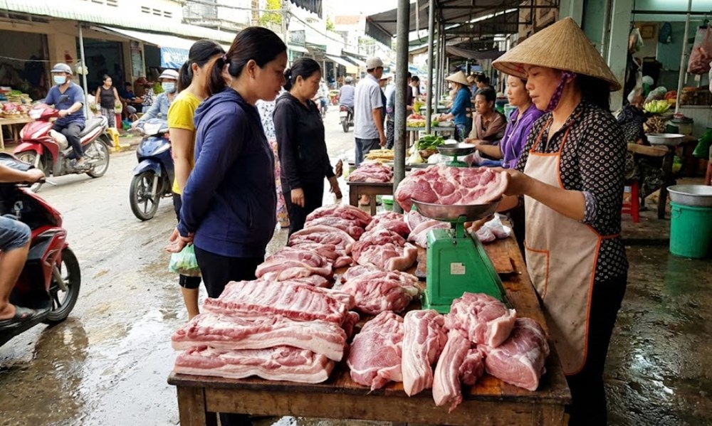 Giá heo hơi hôm nay 18.2: Miền Bắc, miền Trung dẫn đầu - ảnh 1