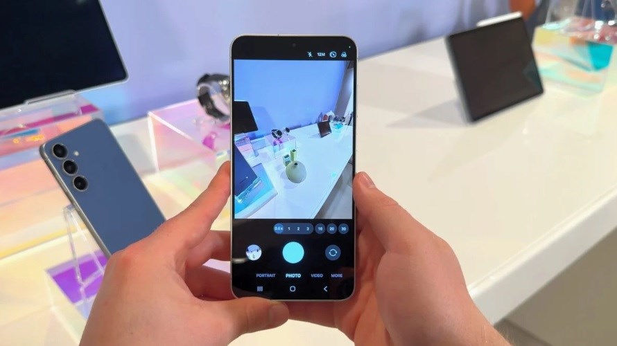 Người dùng Galaxy S25 FE có lại chế độ quay kép sau bản beta mới - ảnh 1