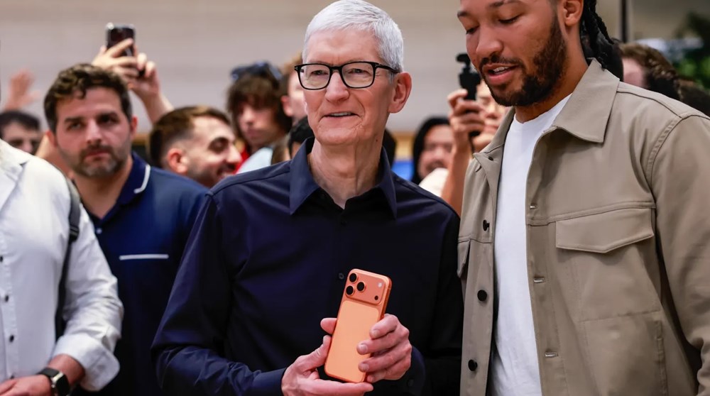 Tim Cook rời ghế CEO Apple, người kế nhiệm lộ diện - ảnh 2