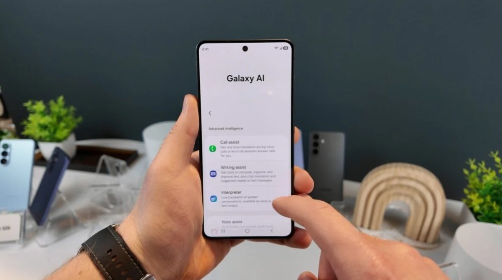 OpenAI chuẩn bị tung smartphone AI, thách thức Samsung - ảnh 1