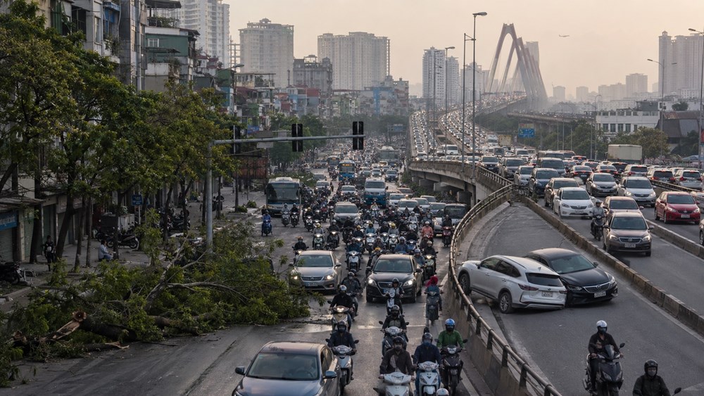 Giao thông Hà Nội sáng 21.8: Cây đổ trên Đội Cấn, Vành đai 3 ùn chậm - ảnh 1