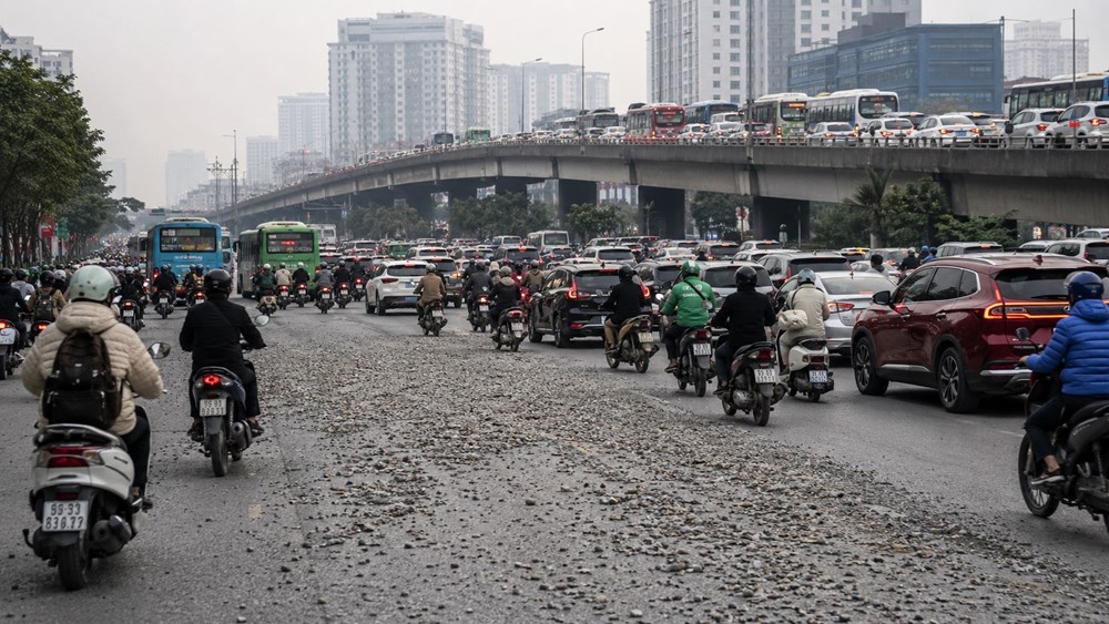 Giao thông Hà Nội sáng 22.8: Vành đai 3 ùn chậm, đá sỏi đổ dài trên Đại lộ Thăng Long - ảnh 1